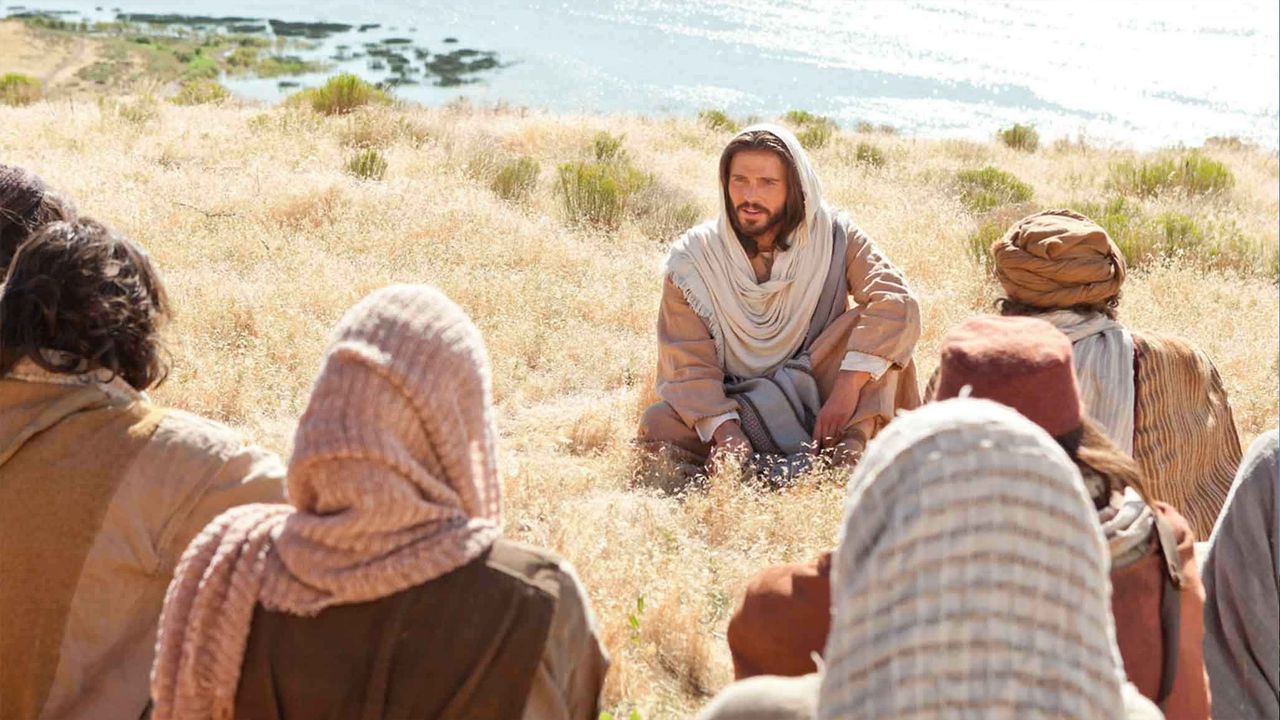 Gesù Cristo istruisce i Suoi discepoli tenendo il Sermone sul Monte